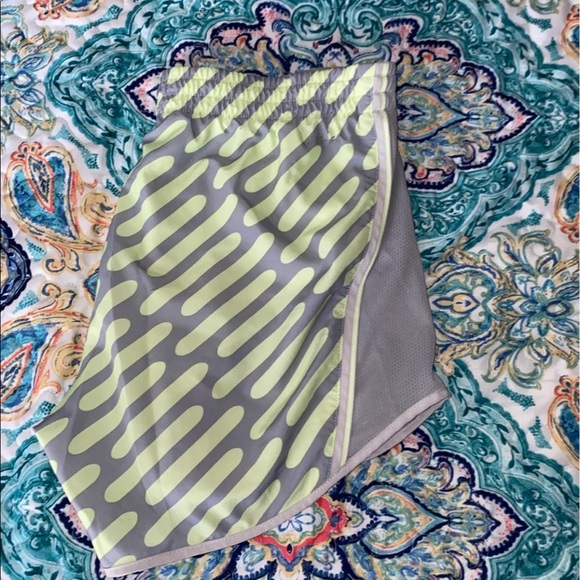 Nike Dri Fit Shorts - Picture 3 of 4